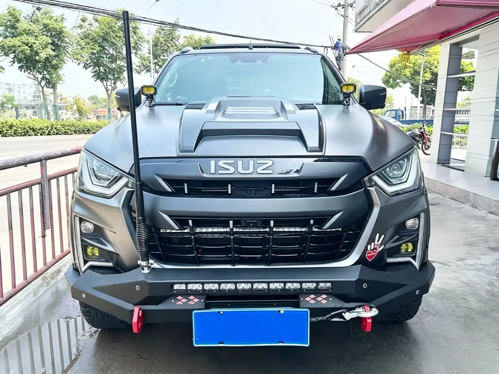 Isuzu D-MAX Winch Bullbar product image 1