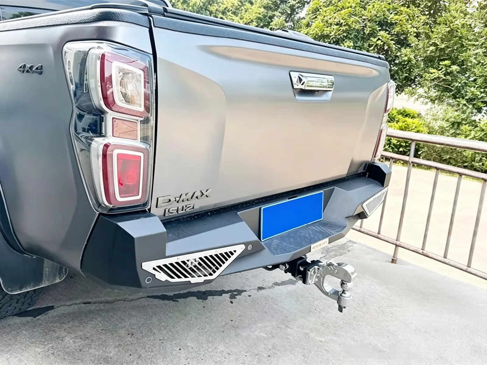Isuzu D-MAX Rear Step Tow Bar product image 1