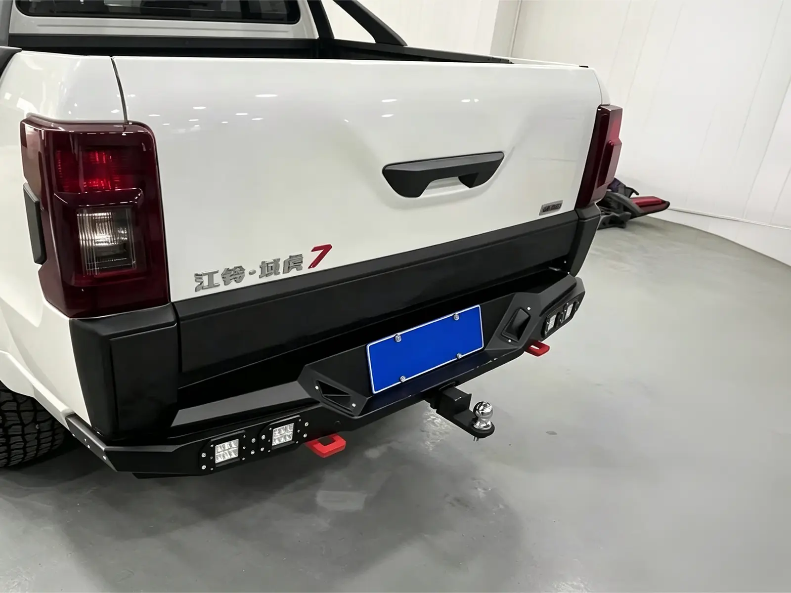 JMC Vigus 7 Rear Step Tow Bar product image 1